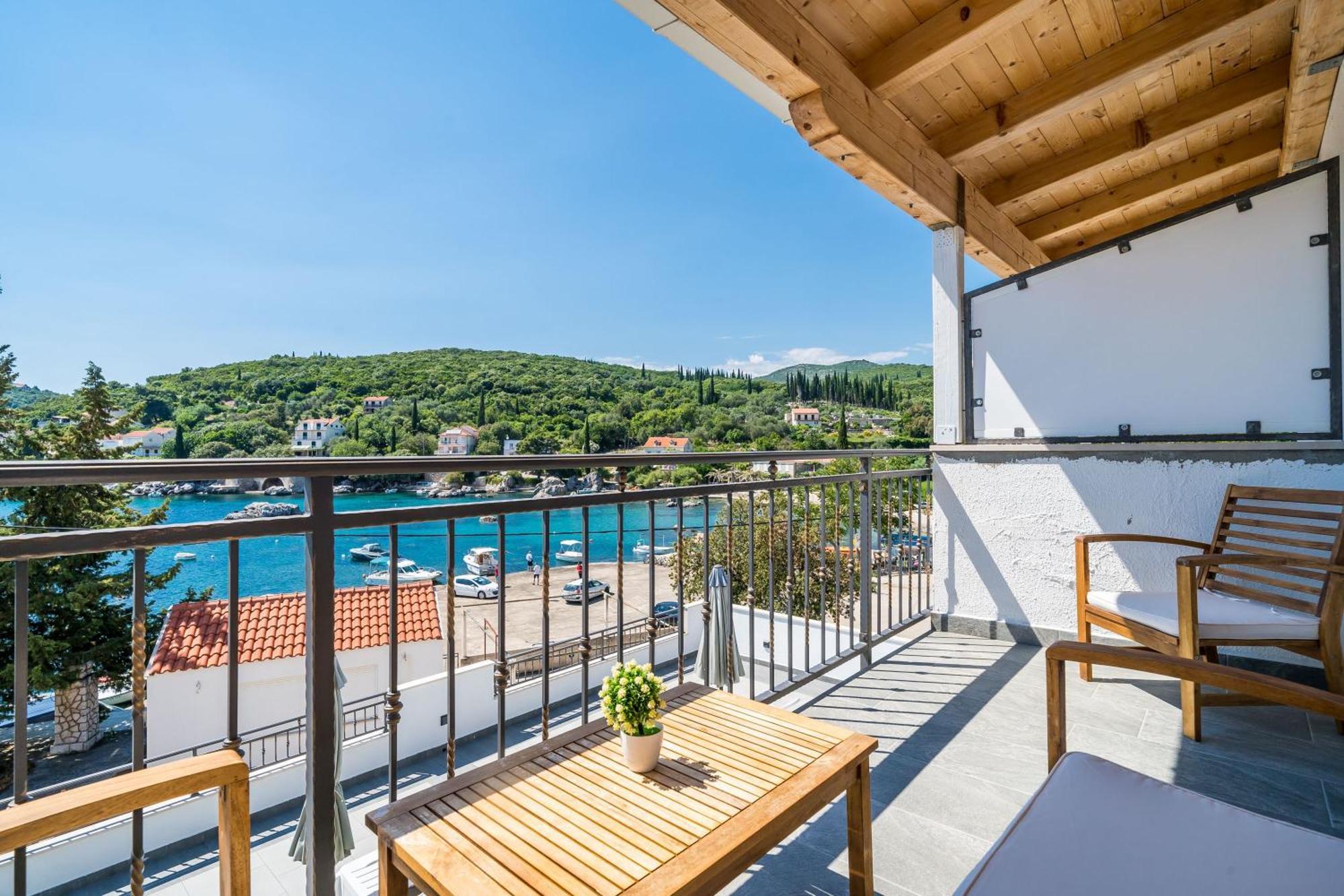 Mata Family Apartments Molunat Exterior photo