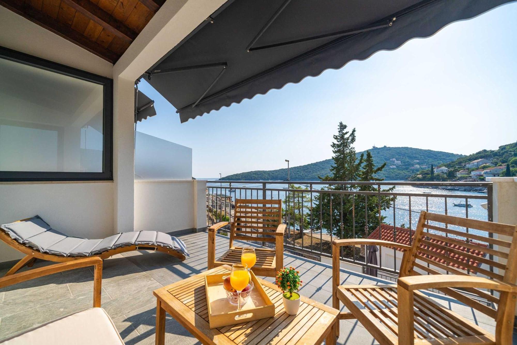Mata Family Apartments Molunat Exterior photo