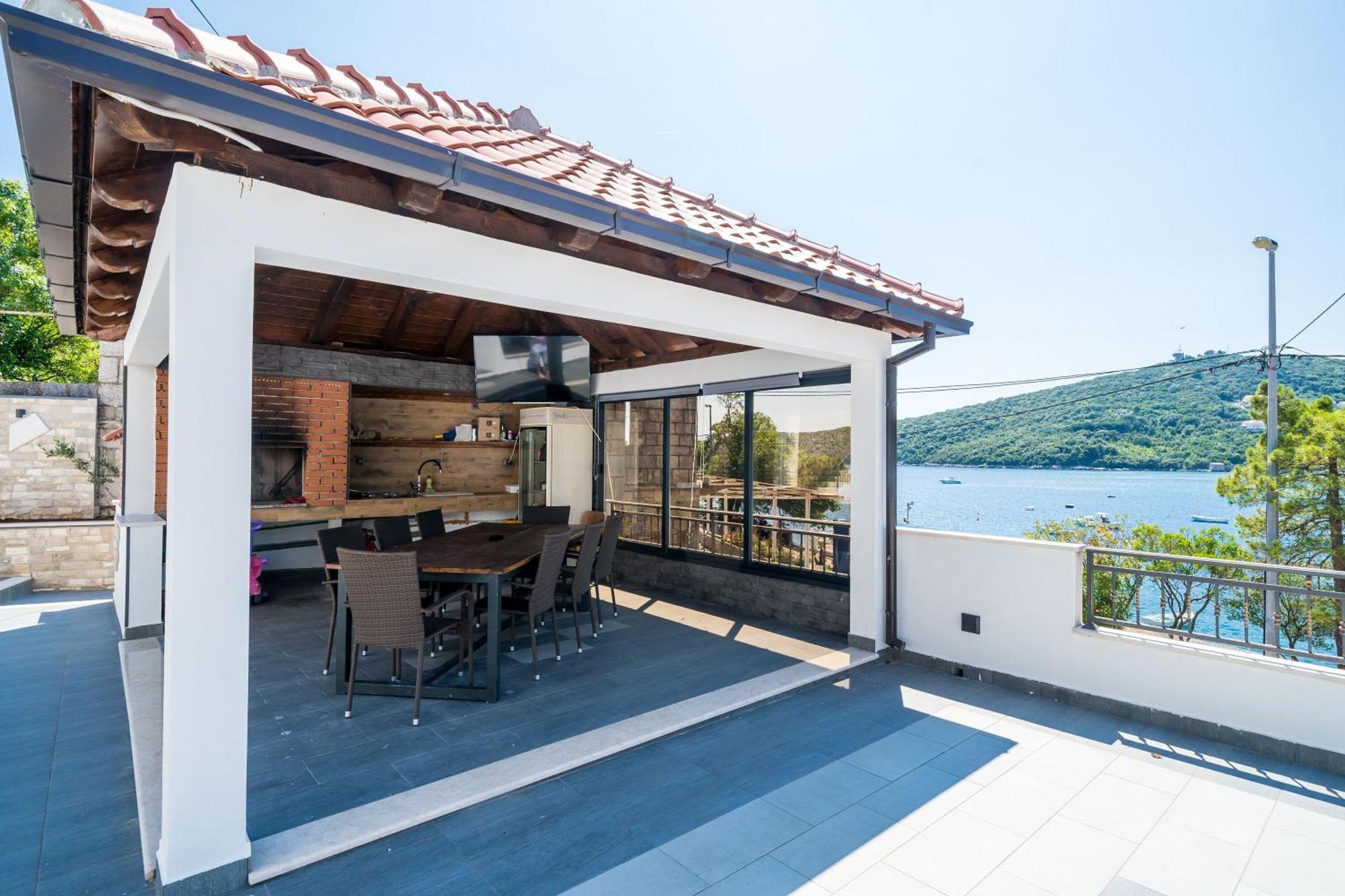 Mata Family Apartments Molunat Exterior photo