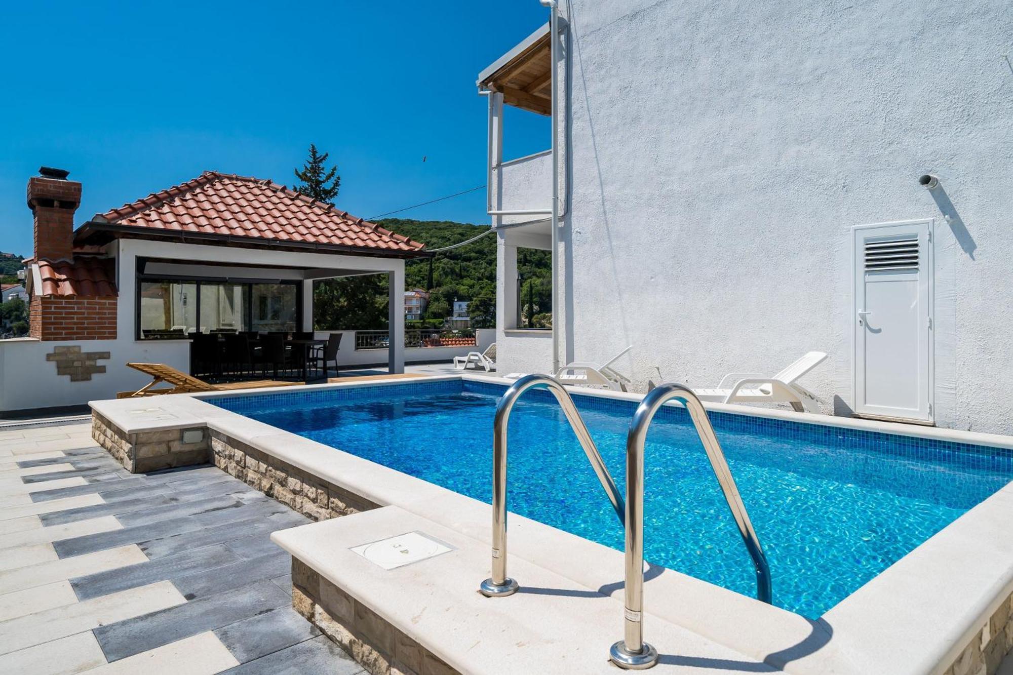 Mata Family Apartments Molunat Exterior photo