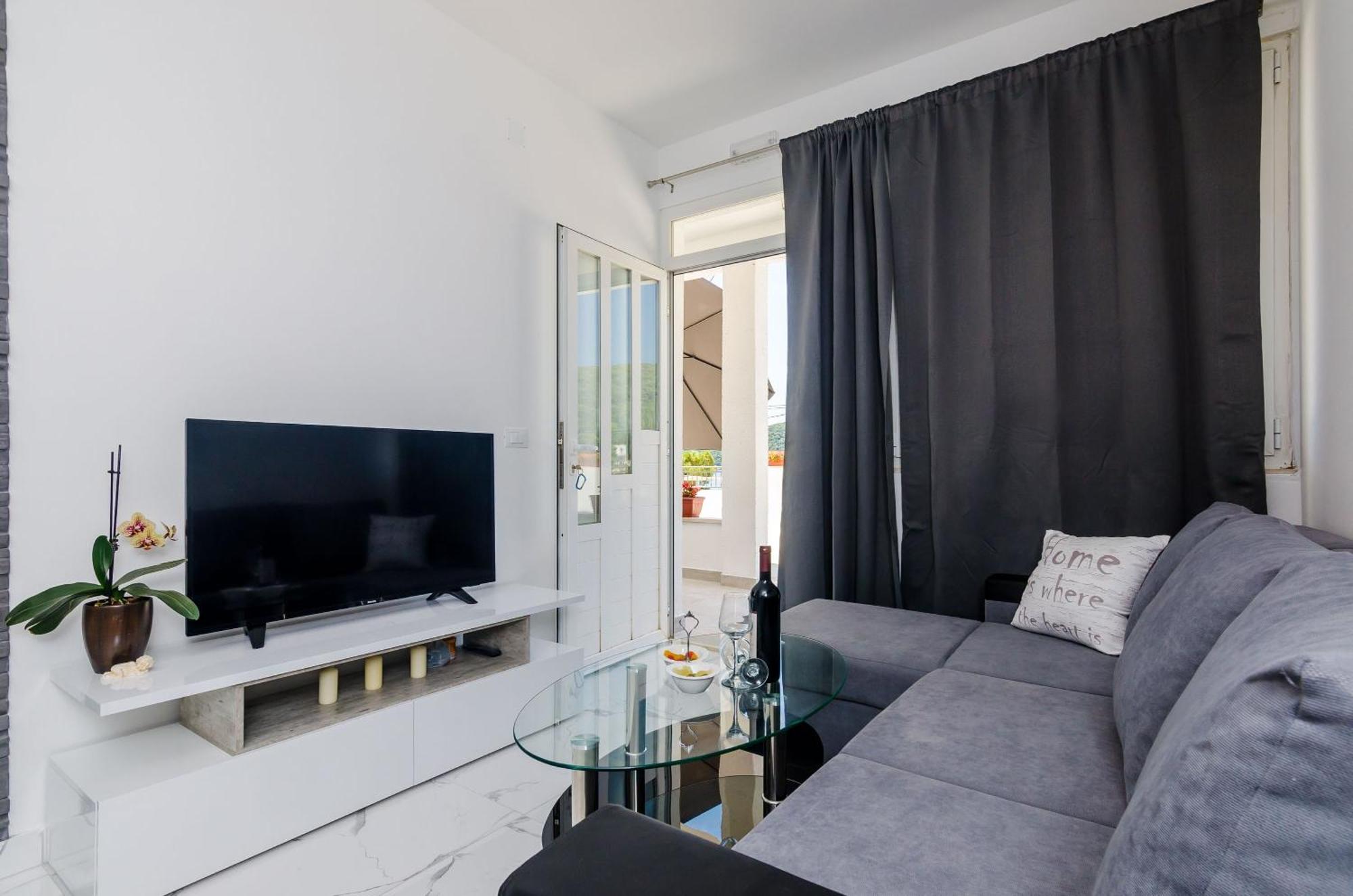 Mata Family Apartments Molunat Exterior photo