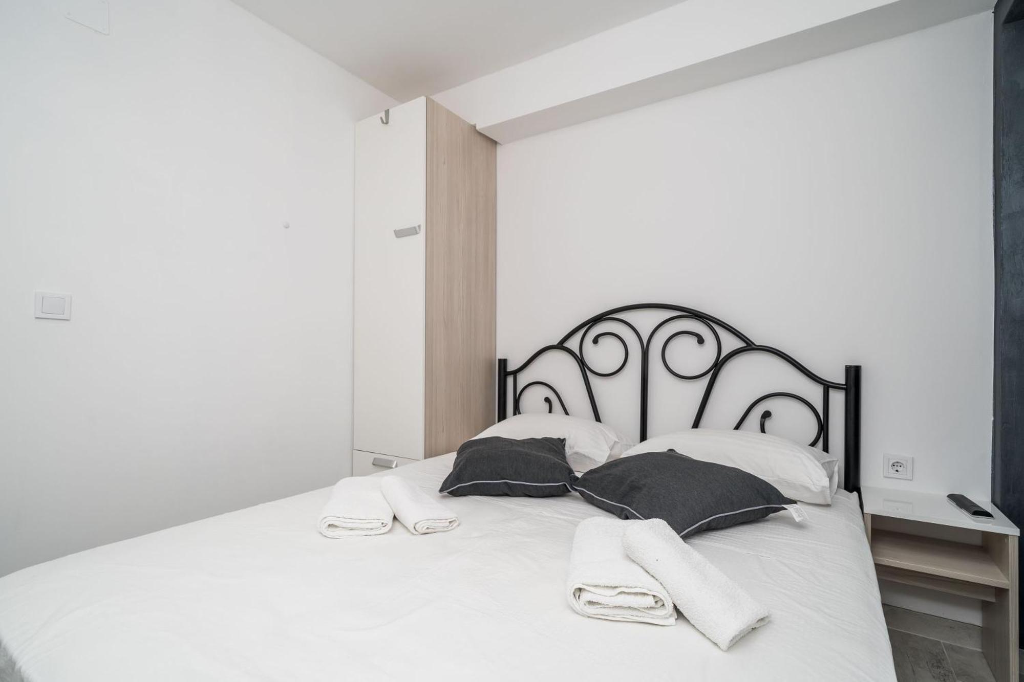 Mata Family Apartments Molunat Room photo