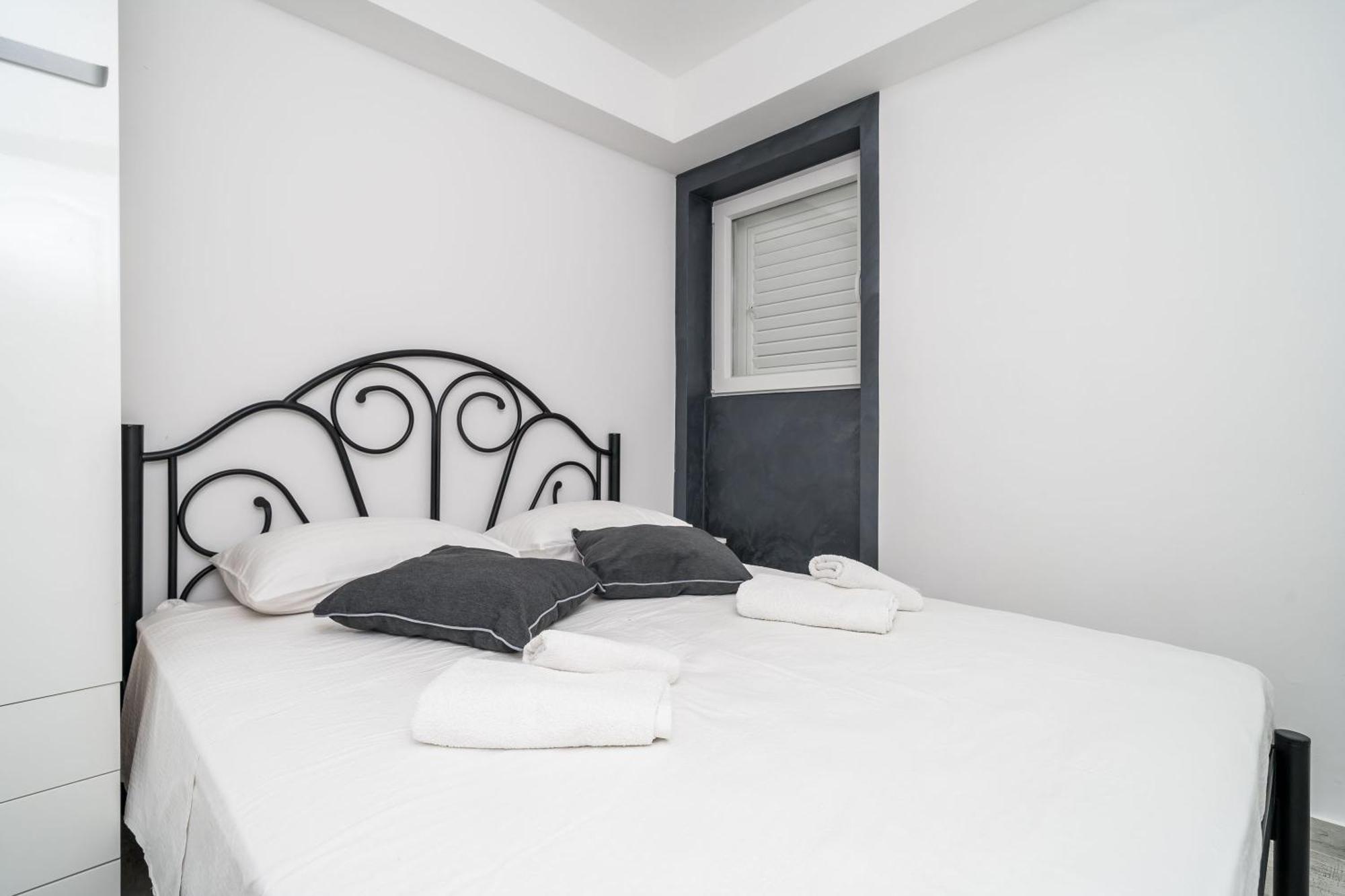 Mata Family Apartments Molunat Room photo