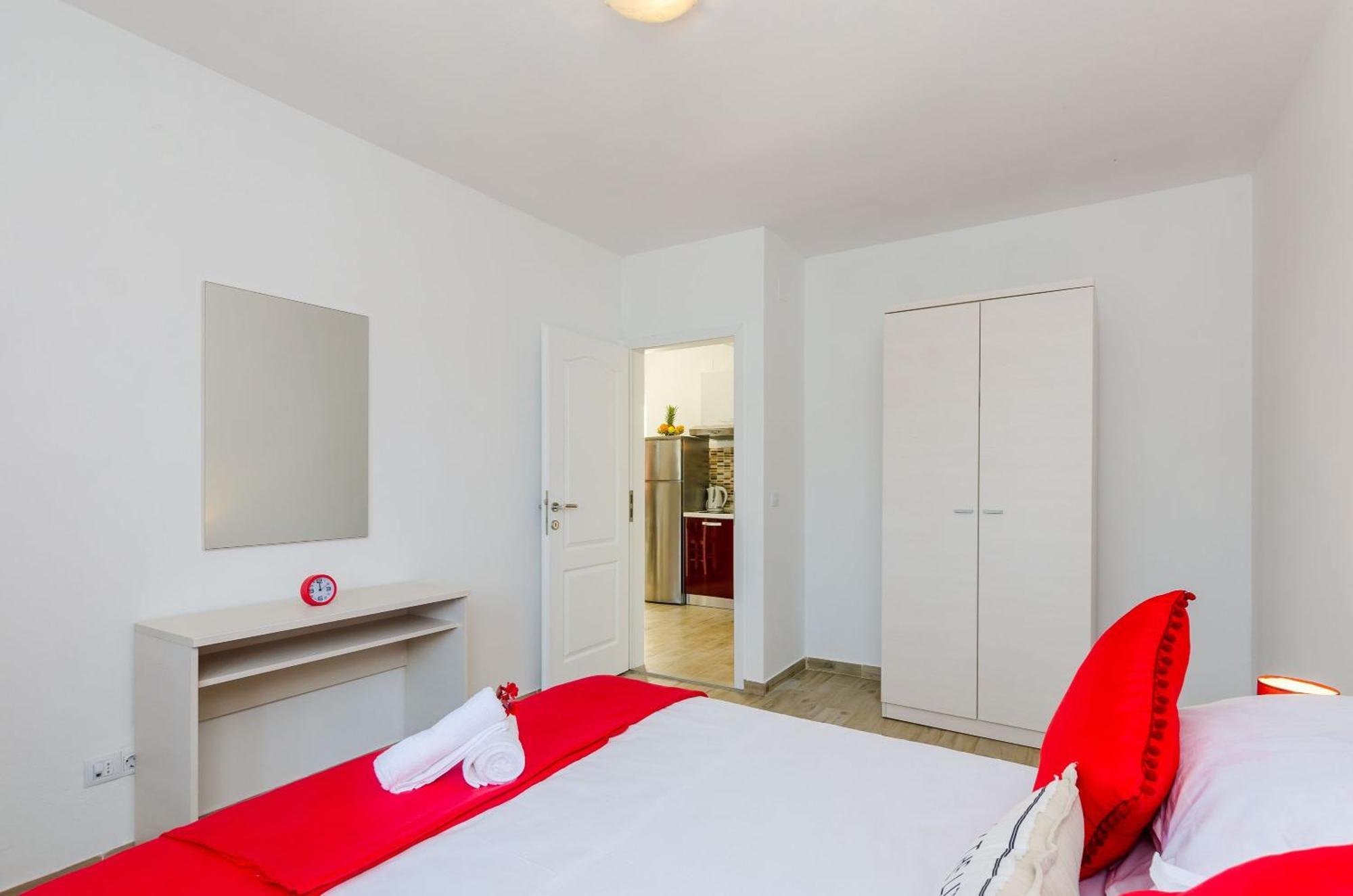 Mata Family Apartments Molunat Room photo
