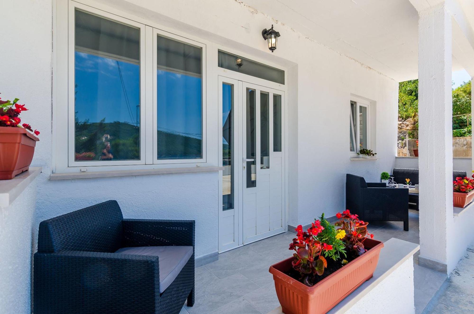 Mata Family Apartments Molunat Room photo