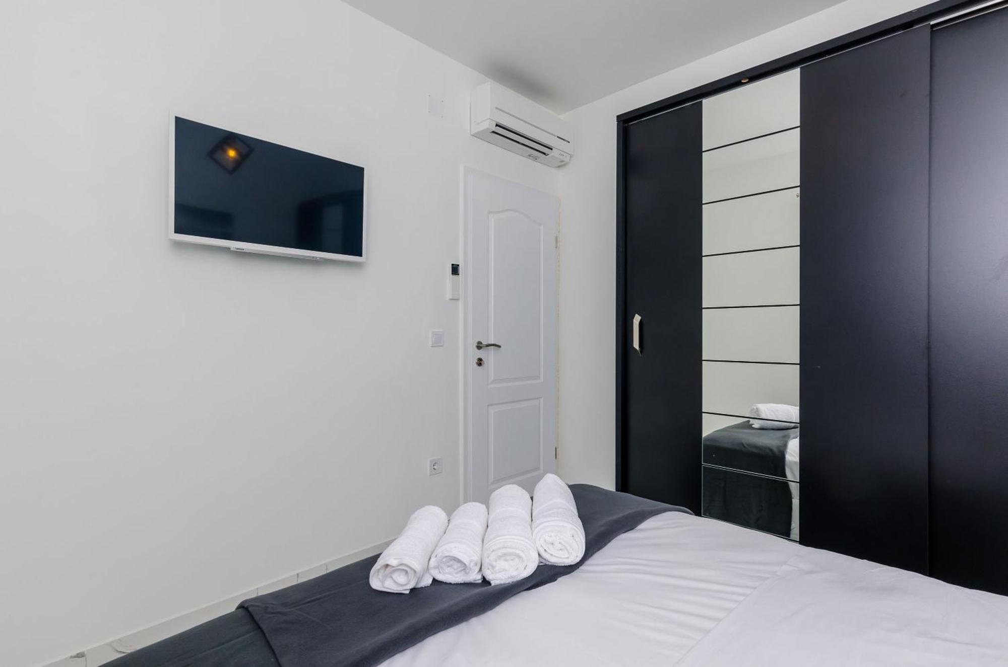 Mata Family Apartments Molunat Room photo