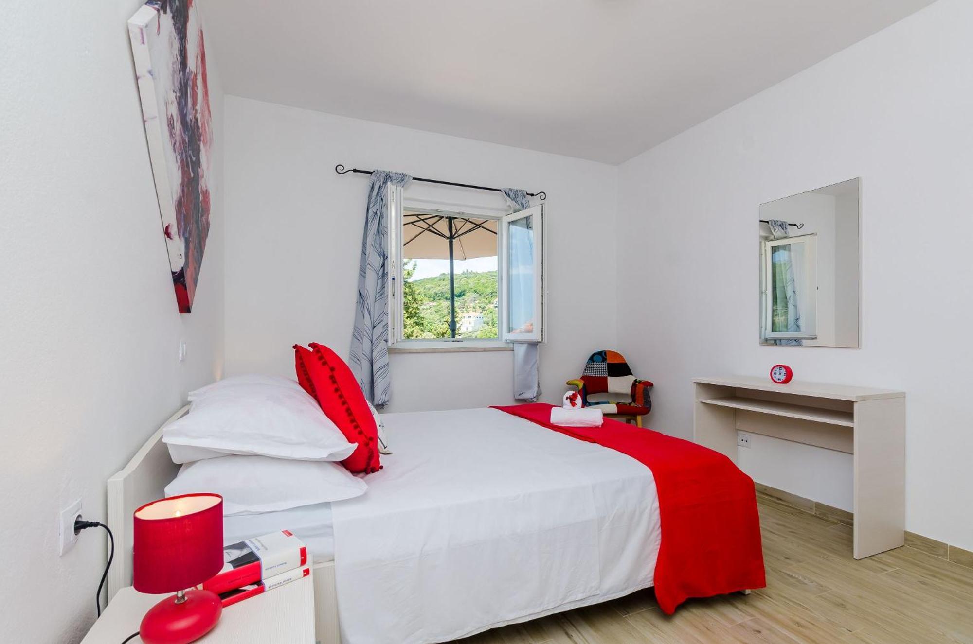 Mata Family Apartments Molunat Room photo