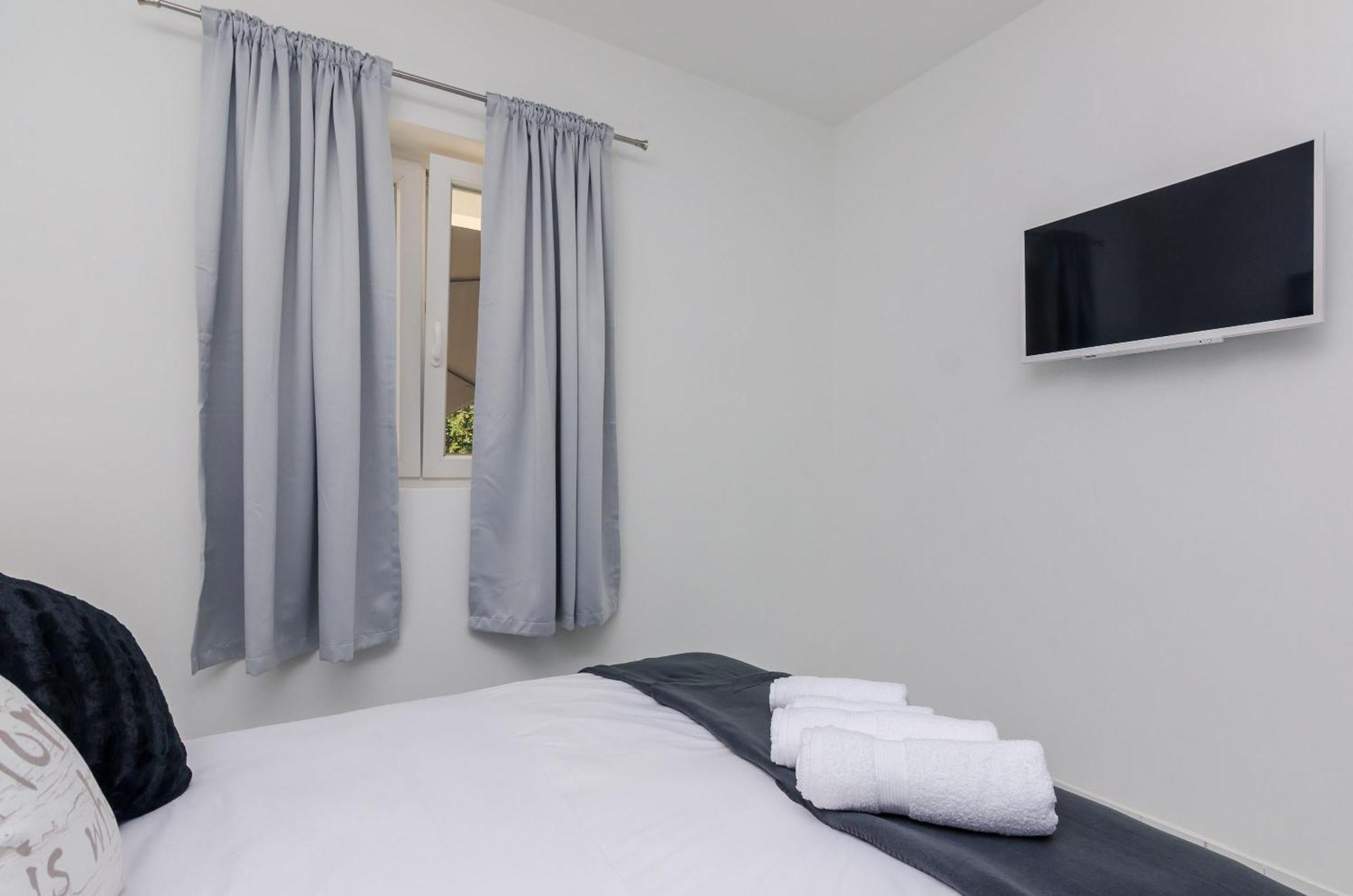 Mata Family Apartments Molunat Room photo