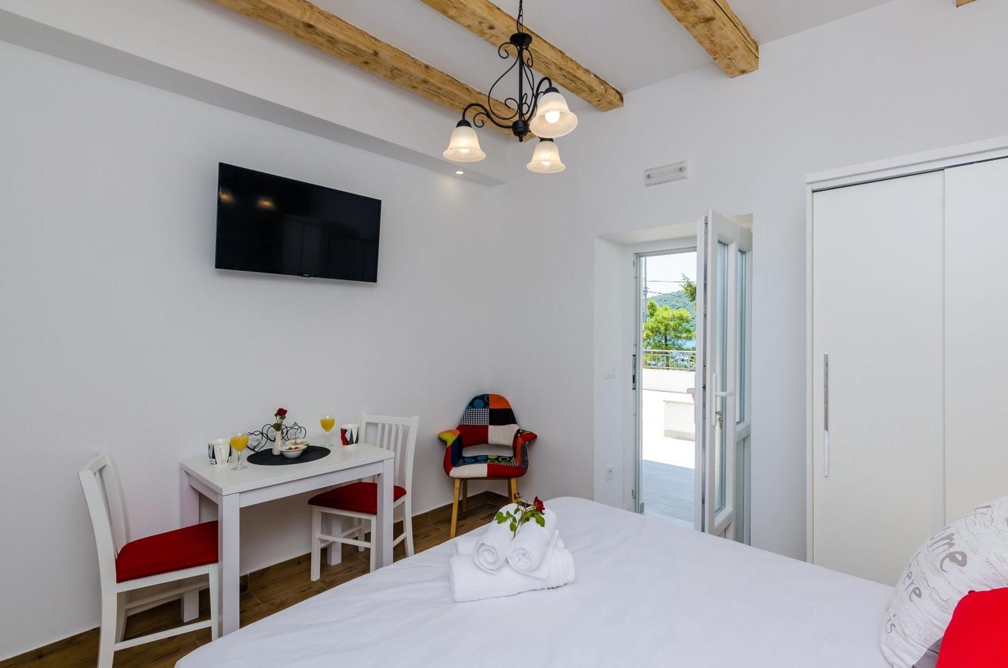 Mata Family Apartments Molunat Room photo