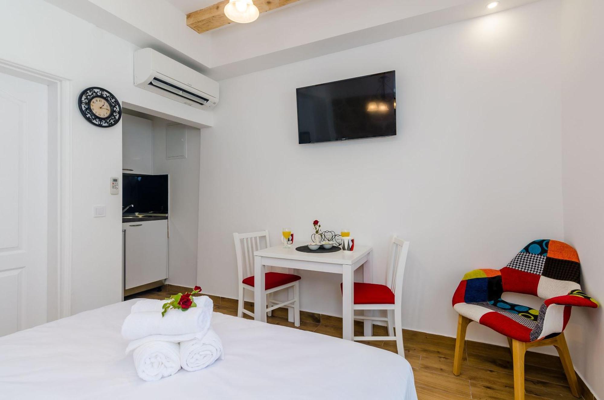 Mata Family Apartments Molunat Room photo