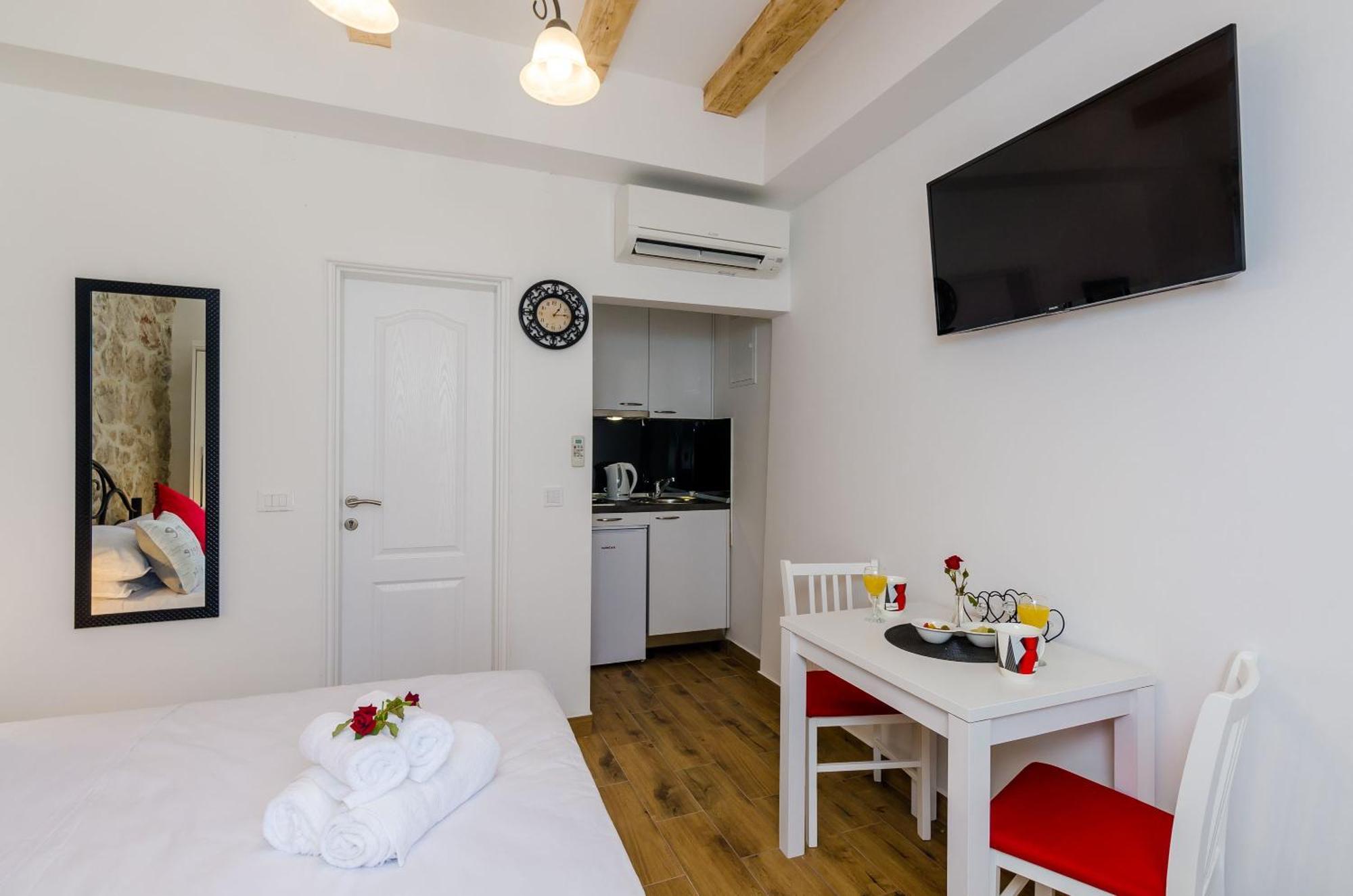 Mata Family Apartments Molunat Room photo